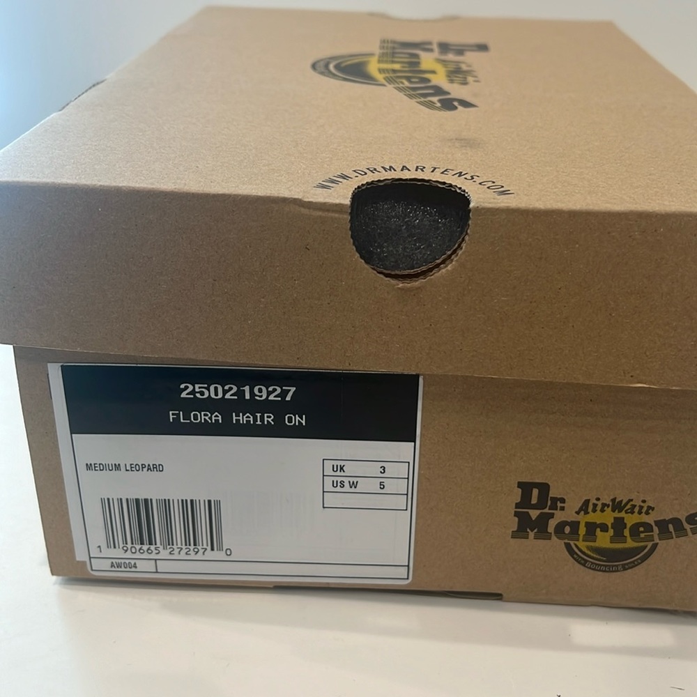 Very Rare NIB authentic 25021927- Dr Martens leopard print boots
